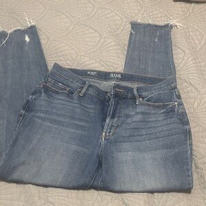 a.n.a Women's Light-Mid Blue Skinny Jeans with Raw Hem